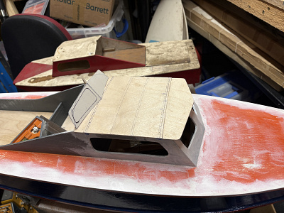 Point of fly screen base should cover the rearmost cabin roof joint.